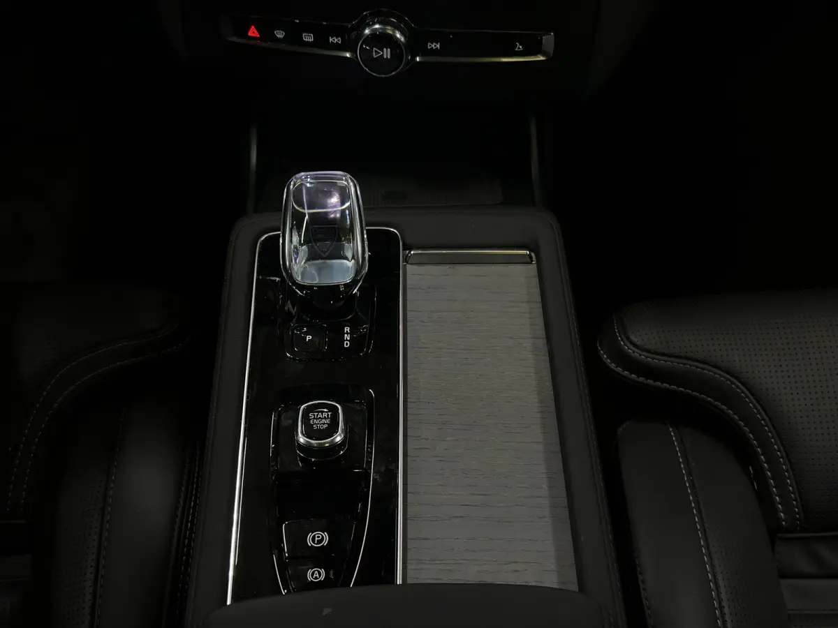 2.0 T8 Plug-in hybrid AWD Ultra Dark Pano | Stoelmassage | Luchtvering | Head-up|