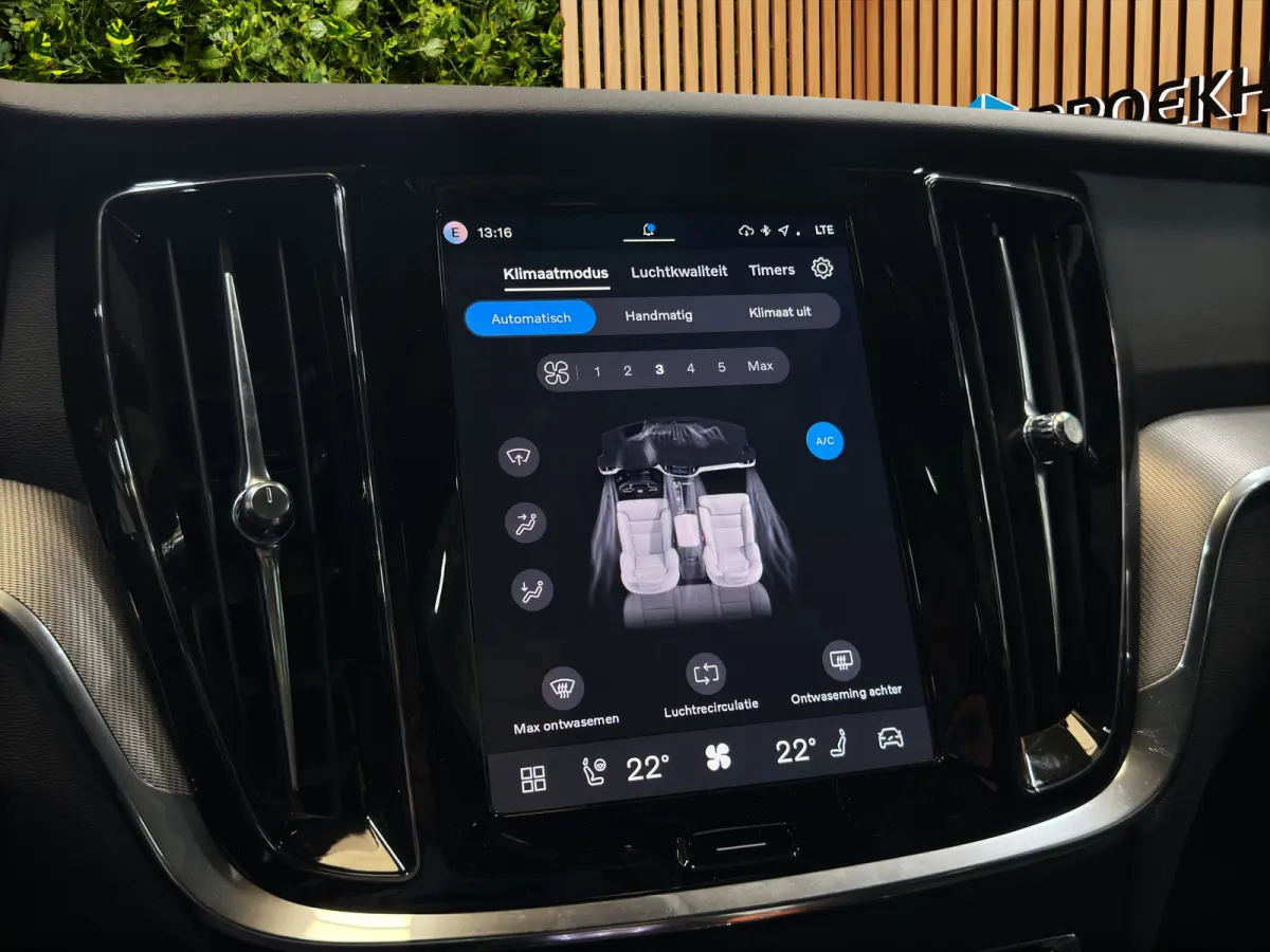 2.0 T8 Plug-in hybrid AWD Plus Dark | Pano | Head-up | 360Cam | Sportstoelen | Stoel/Stuurverw.|Harman&Kardon