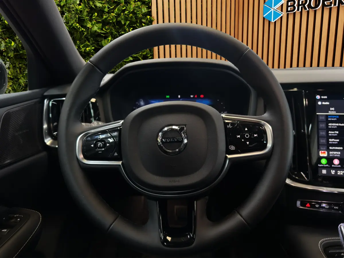 2.0 T8 Plug-in hybrid AWD Plus Dark | Pano | Head-up | 360Cam | Sportstoelen | Stoel/Stuurverw.|Harman&Kardon