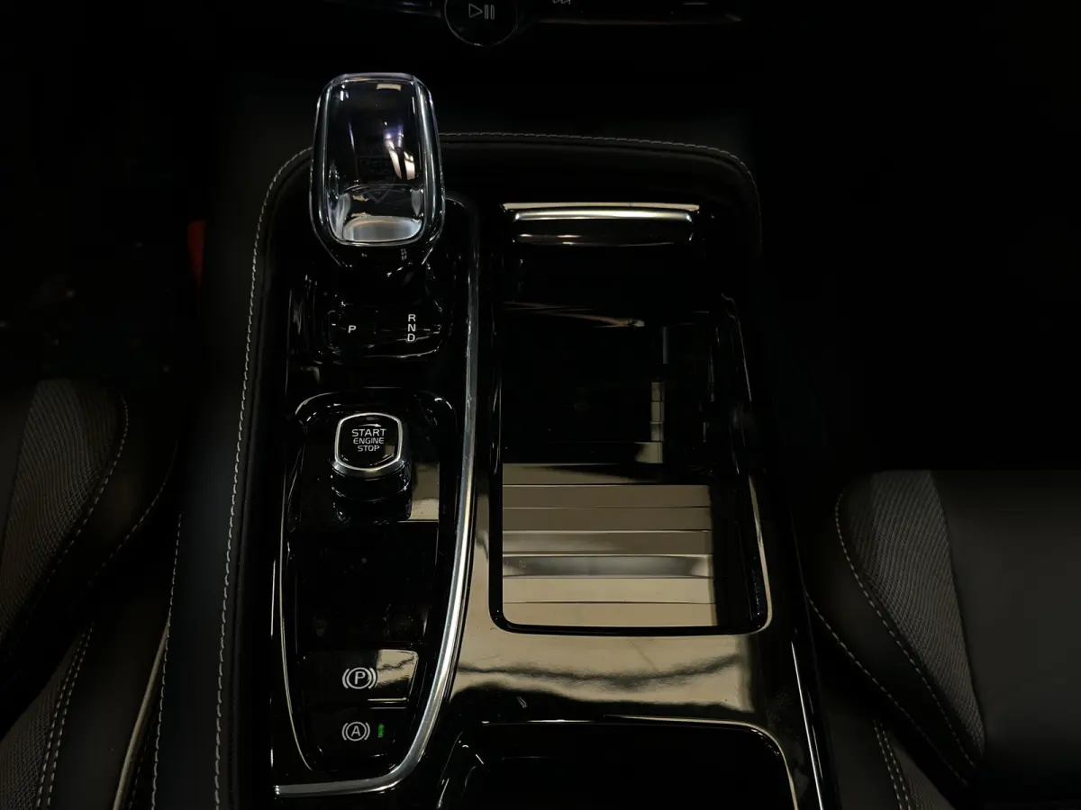 2.0 T8 Plug-in hybrid AWD Plus Dark | Pano | Head-up | 360Cam | Sportstoelen | Stoel/Stuurverw.|Harman&Kardon