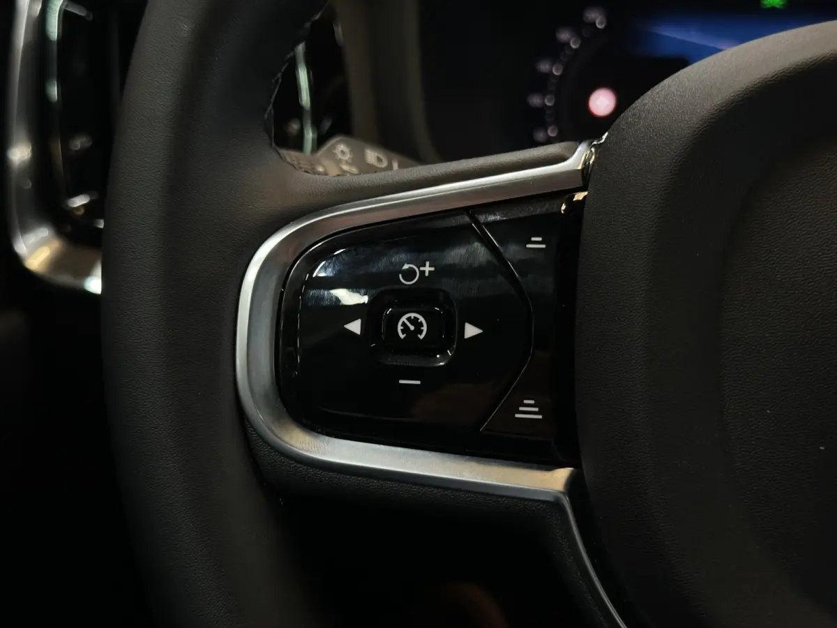 2.0 T8 Plug-in hybrid AWD Plus Dark | Pano | Head-up | 360Cam | Sportstoelen | Stoel/Stuurverw.|Harman&Kardon