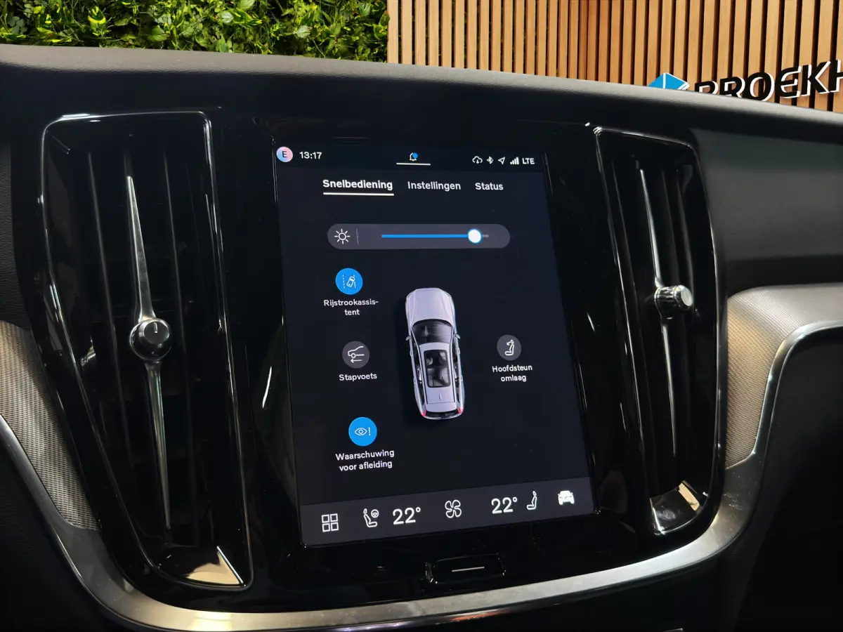 2.0 T8 Plug-in hybrid AWD Plus Dark | Pano | Head-up | 360Cam | Sportstoelen | Stoel/Stuurverw.|Harman&Kardon