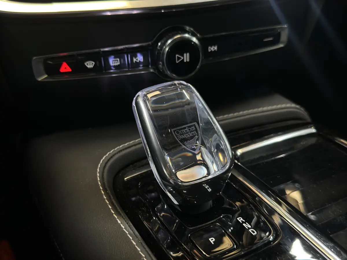 2.0 T8 Plug-in hybrid AWD Plus Dark | Pano | Head-up | 360Cam | Sportstoelen | Stoel/Stuurverw.|Harman&Kardon