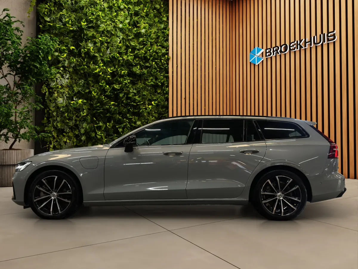 2.0 T8 Plug-in hybrid AWD Plus Dark | Pano | Head-up | 360Cam | Sportstoelen | Stoel/Stuurverw.|Harman&Kardon