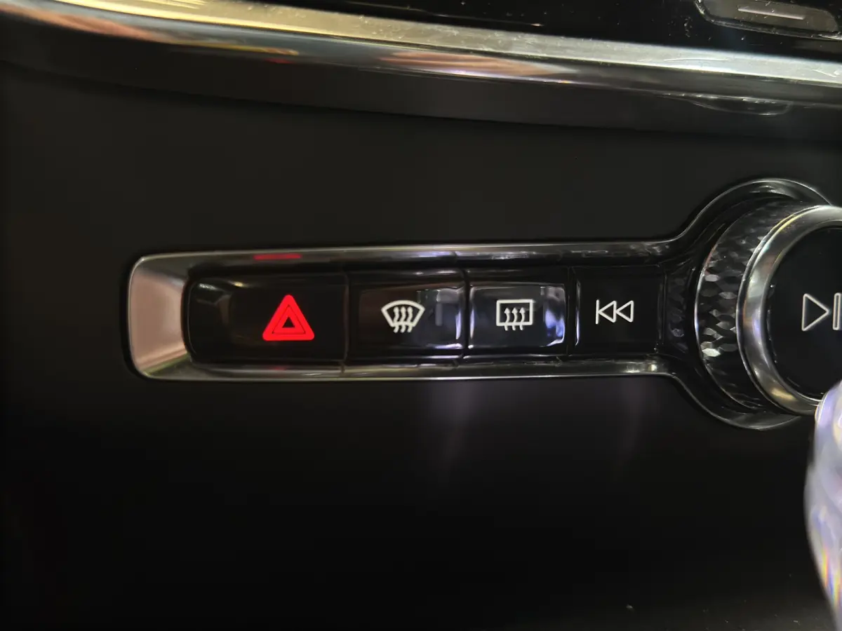 2.0 T8 Plug-in hybrid AWD Plus Dark | Pano | Head-up | 360Cam | Sportstoelen | Stoel/Stuurverw.|Harman&Kardon