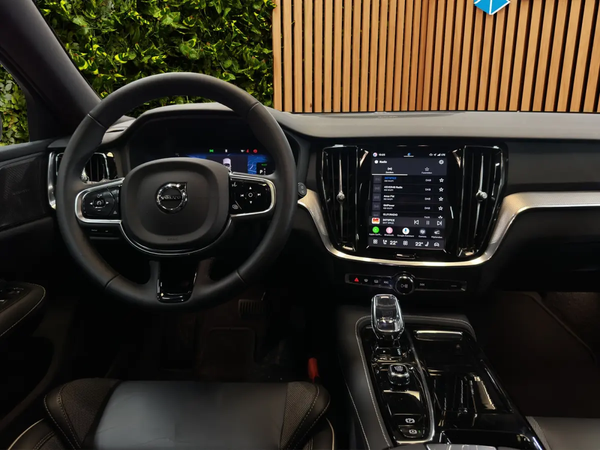 2.0 T8 Plug-in hybrid AWD Plus Dark | Pano | Head-up | 360Cam | Sportstoelen | Stoel/Stuurverw.|Harman&Kardon