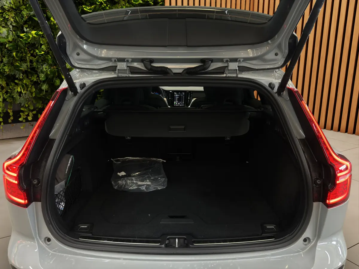2.0 T8 Plug-in hybrid AWD Plus Dark | Pano | Head-up | 360Cam | Sportstoelen | Stoel/Stuurverw.|Harman&Kardon