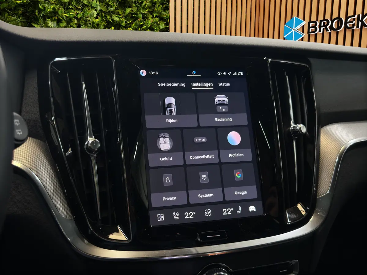 2.0 T8 Plug-in hybrid AWD Plus Dark | Pano | Head-up | 360Cam | Sportstoelen | Stoel/Stuurverw.|Harman&Kardon