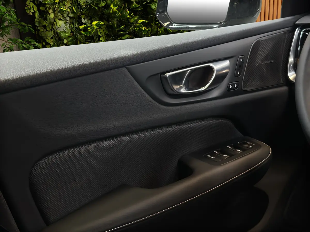 2.0 T8 Plug-in hybrid AWD Plus Dark | Pano | Head-up | 360Cam | Sportstoelen | Stoel/Stuurverw.|Harman&Kardon