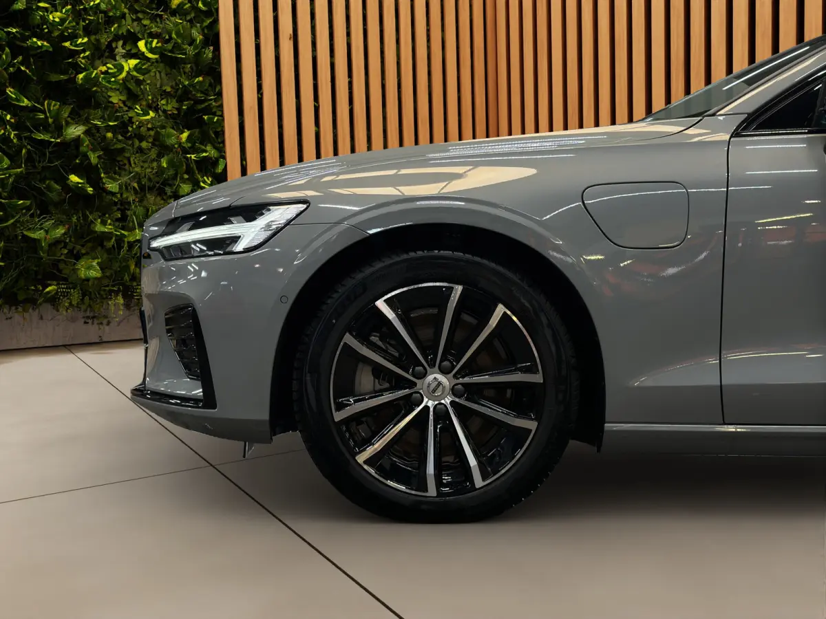 2.0 T8 Plug-in hybrid AWD Plus Dark | Pano | Head-up | 360Cam | Sportstoelen | Stoel/Stuurverw.|Harman&Kardon