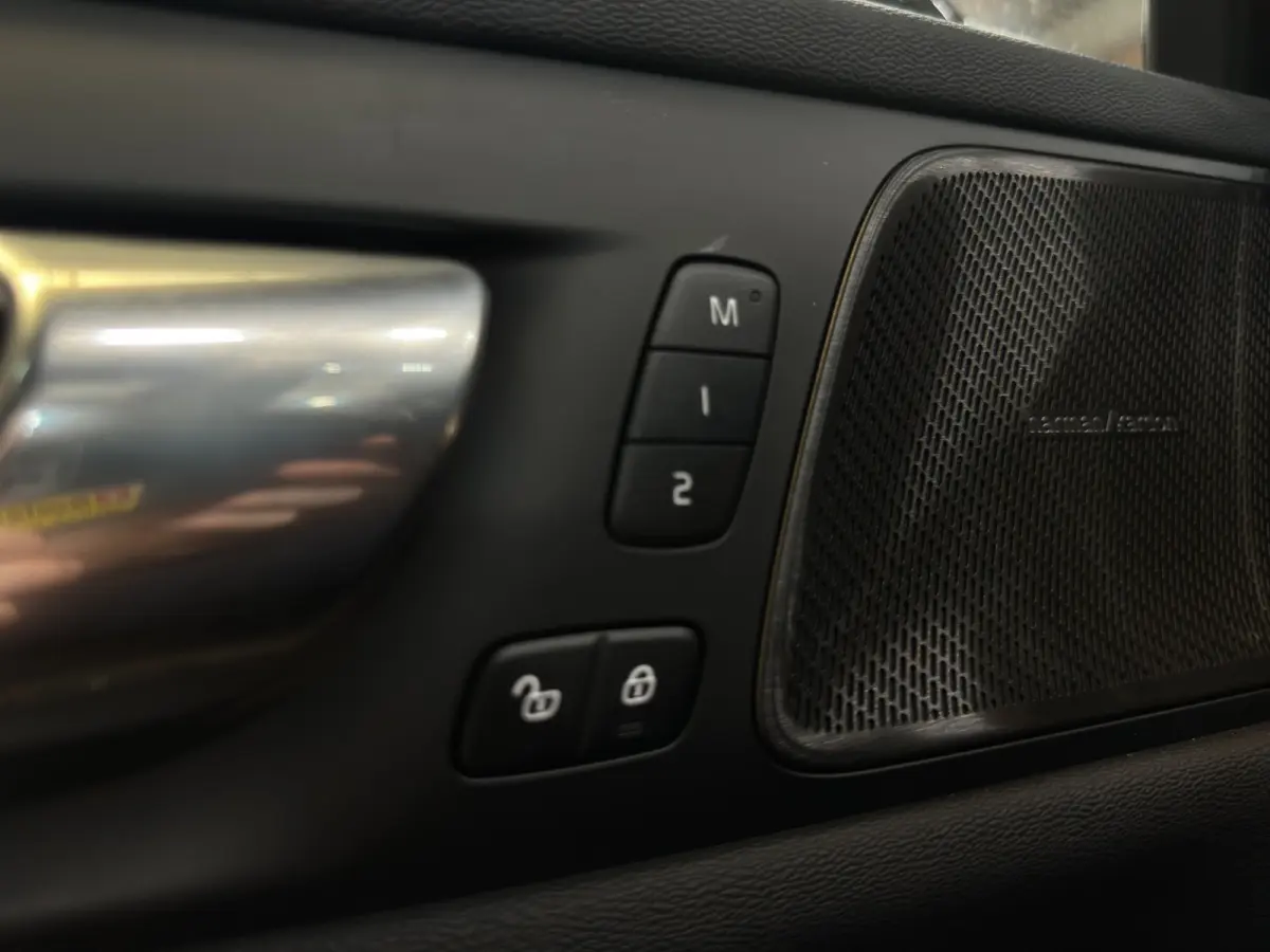 2.0 T8 Plug-in hybrid AWD Plus Dark | Pano | Head-up | 360Cam | Sportstoelen | Stoel/Stuurverw.|Harman&Kardon