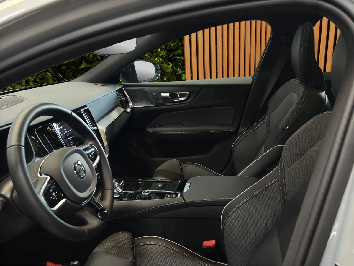 2.0 T8 Plug-in hybrid AWD Plus Dark | Pano | Head-up | 360Cam | Sportstoelen | Stoel/Stuurverw.|Harman&Kardon
