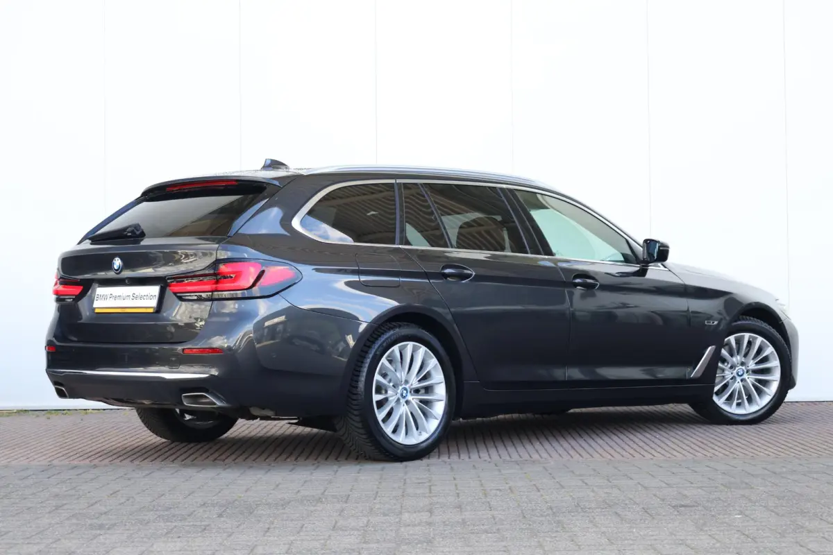 530e Business Edition Plus | SoH 90% | Pano Dak | Trekhaak | Driving Assistant Professional | Stuurwiel Verwarming |