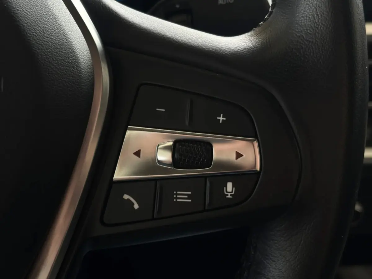 320i High Executive (Goed OndH, Navi Pro, StoelV, PDC V+A, Climate Con, Cruise Con, Etc)