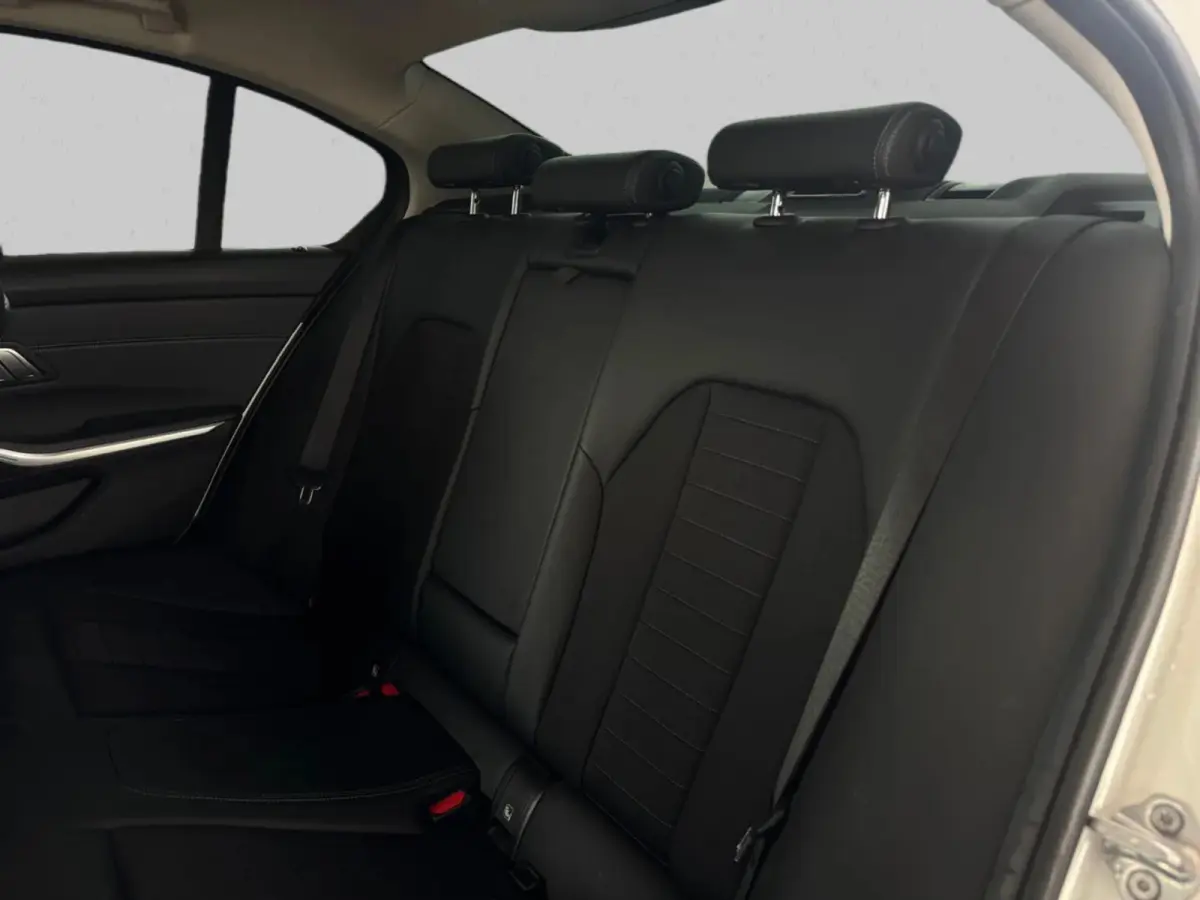 320i High Executive (Goed OndH, Navi Pro, StoelV, PDC V+A, Climate Con, Cruise Con, Etc)