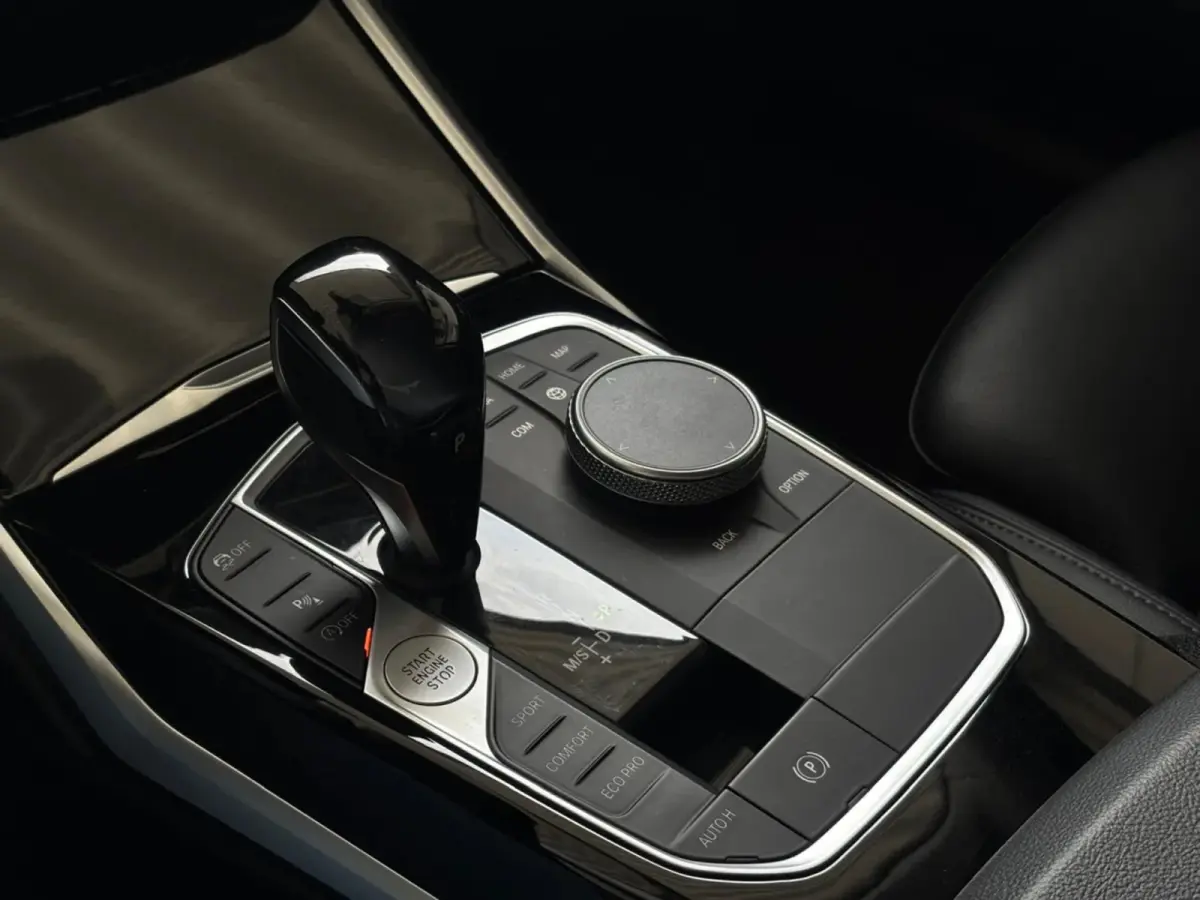 320i High Executive (Goed OndH, Navi Pro, StoelV, PDC V+A, Climate Con, Cruise Con, Etc)
