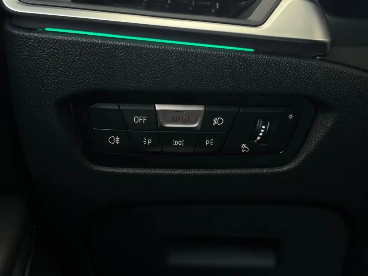 320i High Executive (Goed OndH, Navi Pro, StoelV, PDC V+A, Climate Con, Cruise Con, Etc)