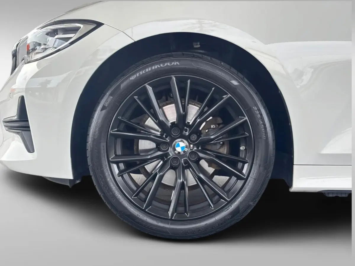320i High Executive (Goed OndH, Navi Pro, StoelV, PDC V+A, Climate Con, Cruise Con, Etc)