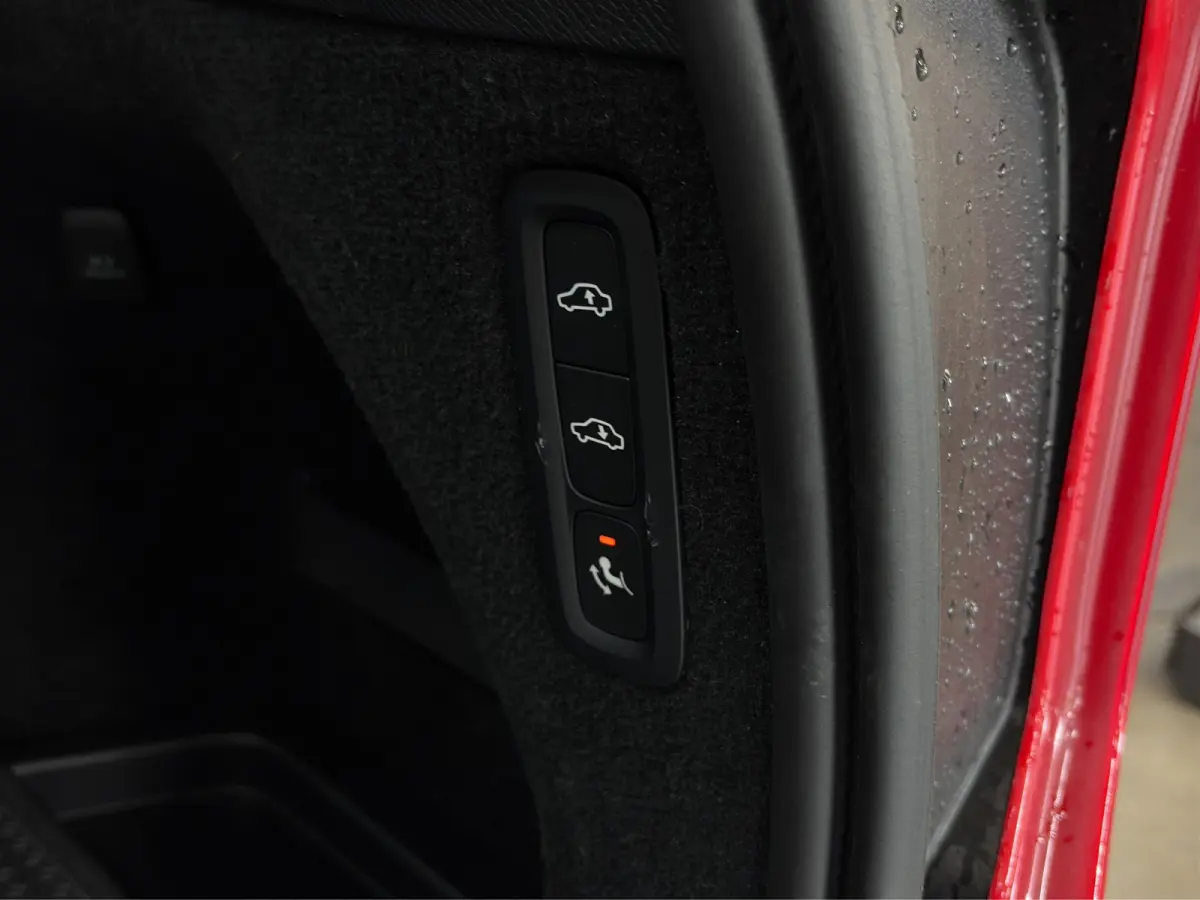 2.0 T8 Recharge AWD Ultimate Dark | Bowers&Wilkins| Luchtvering | Head-up| Sportstoelen|