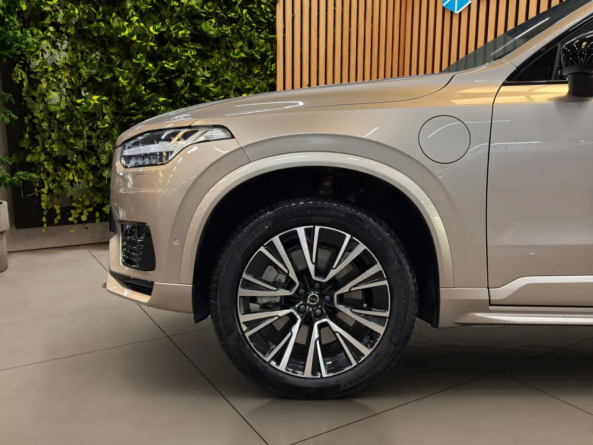 2.0 T8 Recharge AWD Ultimate Dark | Bowers&Wilkins| Luchtvering | Head-up| Sportstoelen|