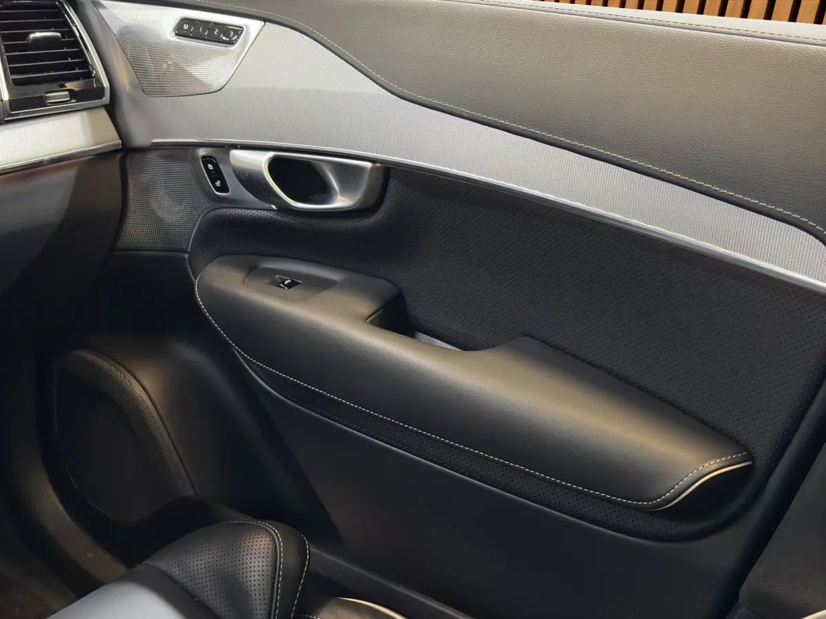 2.0 T8 Recharge AWD Ultimate Dark | Bowers&Wilkins| Luchtvering | Head-up| Sportstoelen|