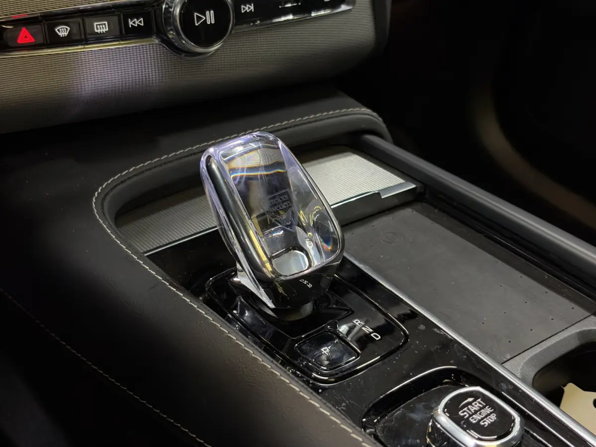 2.0 T8 Recharge AWD Ultimate Dark | Bowers&Wilkins| Luchtvering | Head-up| Sportstoelen|