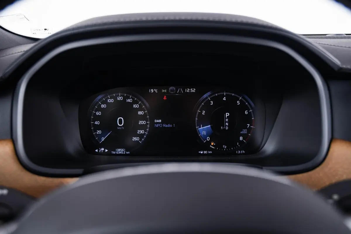 2.0 T5 Inscription Panoramadak - Luchtvering - Adaptieve Cruise Control - Head up - Harman Kardon - Stoelverwarming voor/achter - Stuurwielverwarming - Visual Park Assist - Drive Mode Settin