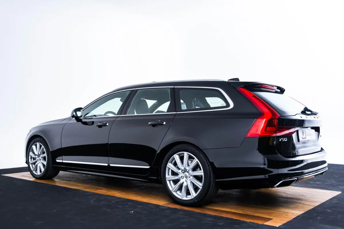 2.0 T5 Inscription Panoramadak - Luchtvering - Adaptieve Cruise Control - Head up - Harman Kardon - Stoelverwarming voor/achter - Stuurwielverwarming - Visual Park Assist - Drive Mode Settin