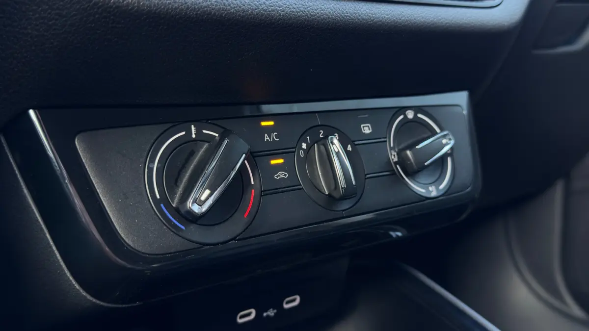95pk 1.0 TSI Selection | Airco | Cruise Control | Keyless start | 15' | parkeersensor achter |