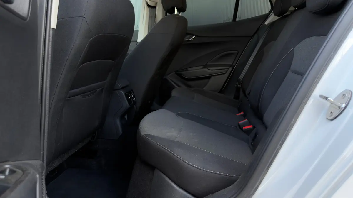 95pk 1.0 TSI Selection | Airco | Cruise Control | Keyless start | 15' | parkeersensor achter |