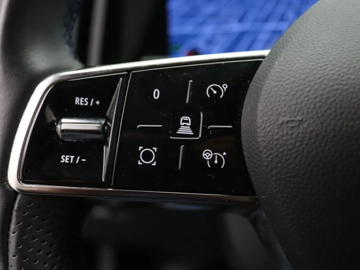EV60 Optimum Charge Iconic Apple Carplay/Android Auto | Climate