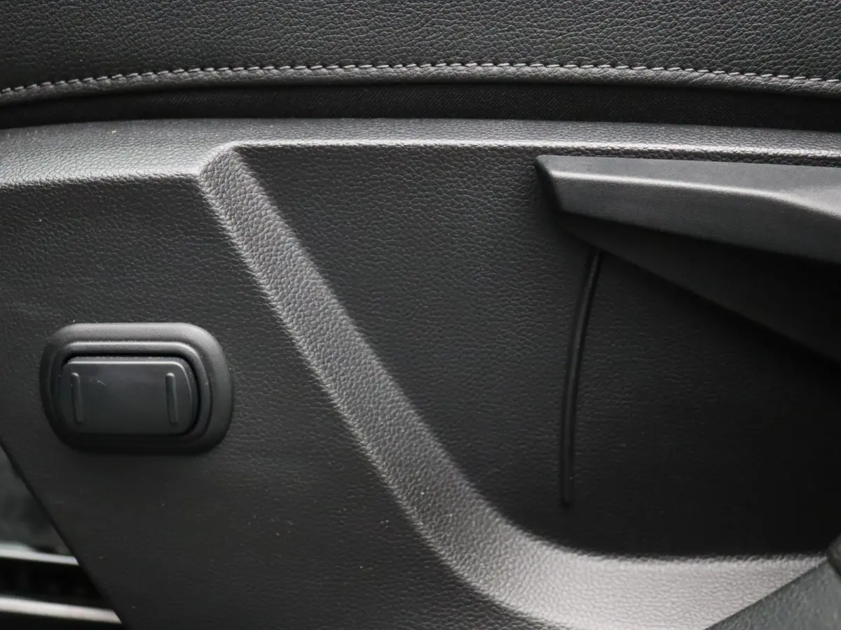 EV60 Optimum Charge Iconic Apple Carplay/Android Auto | Climate