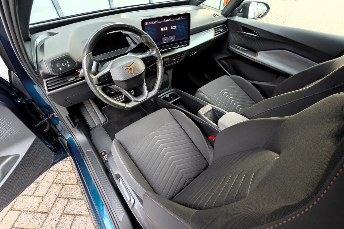 Business One 62kWh SOH 92% Apple CarPlay / Android Auto