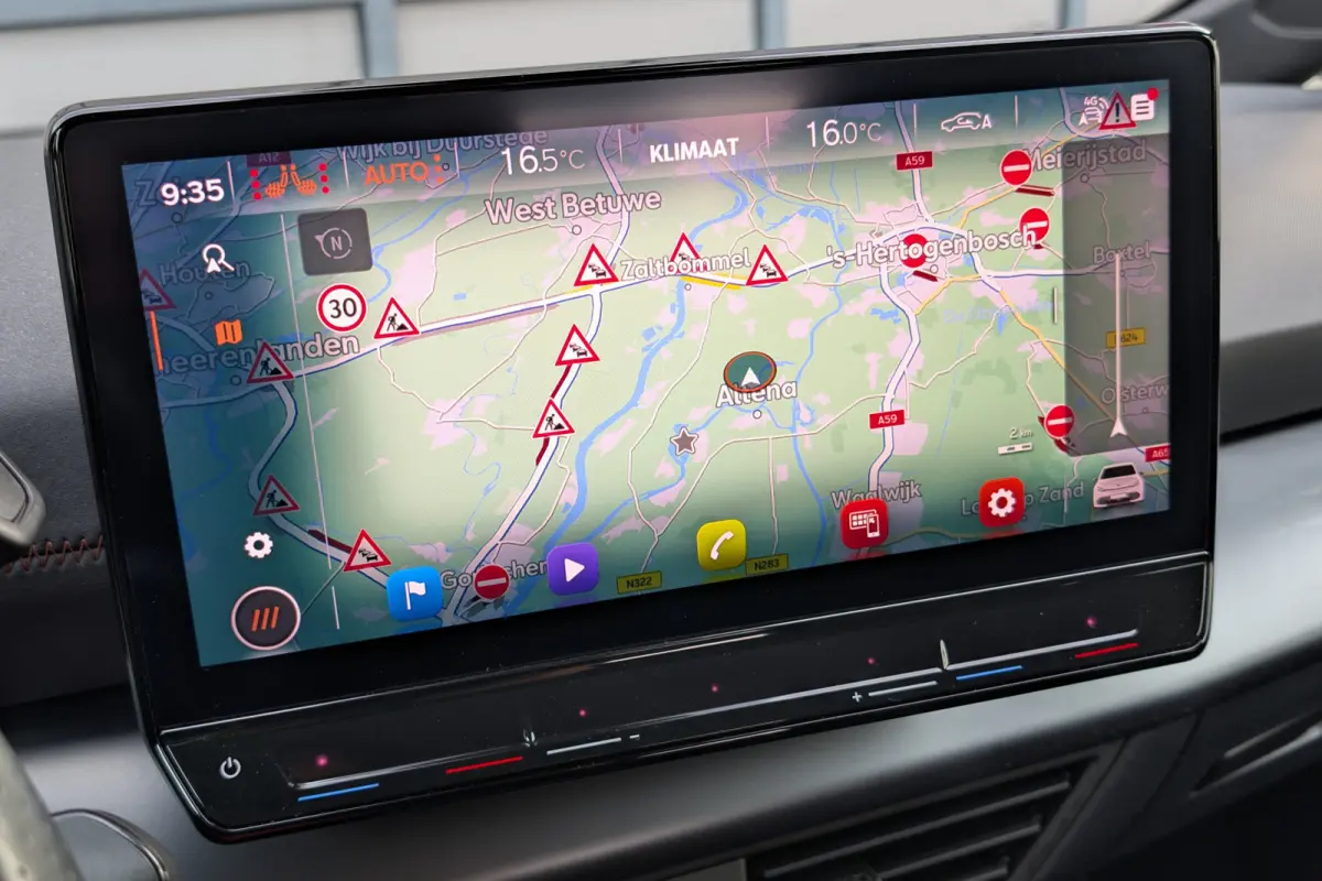 Business One 62kWh SOH 92% Apple CarPlay / Android Auto