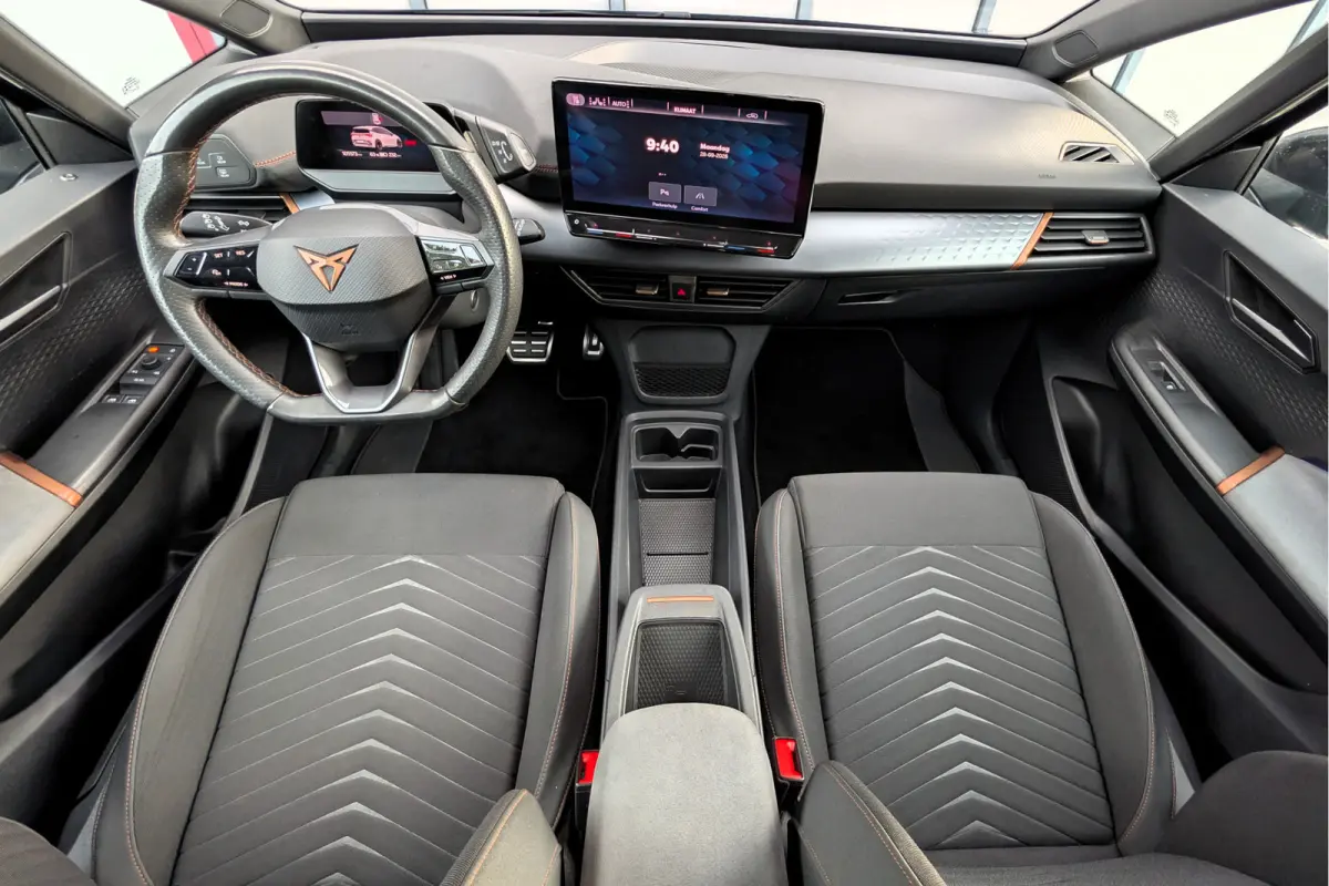 Business One 62kWh SOH 92% Apple CarPlay / Android Auto