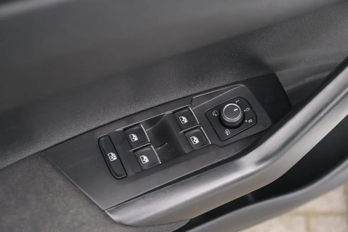 1.0 TSI 2x R-Line DSG IQ Matrix Led Keyless ACC Navi Cam Stoelverwarming