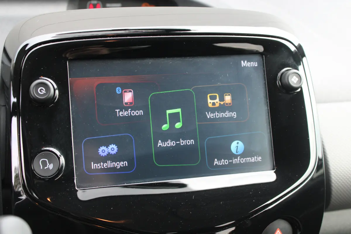 1.0 e-VTi Allure | Navi by app | Apple carplay | Camera | LED | Mistlampen | NL auto | 15.000km |