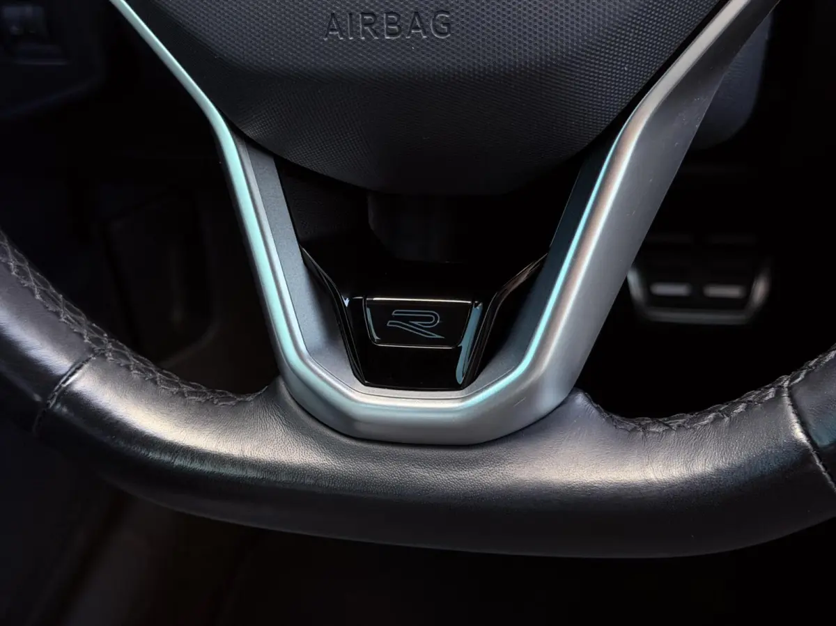 1.0 TSI 110PK! DSG AUT. R-Line CAM | ADAPT.CRUISE | STOELVERW. | CARPLAY | KEYLESS | NAV | LED