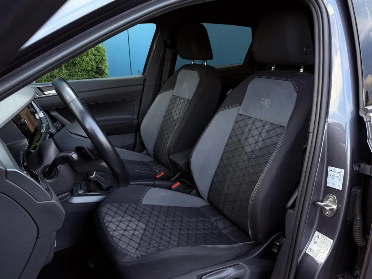 1.0 TSI 110PK! DSG AUT. R-Line CAM | ADAPT.CRUISE | STOELVERW. | CARPLAY | KEYLESS | NAV | LED