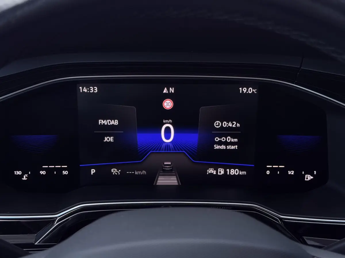 1.0 TSI 110PK! DSG AUT. R-Line CAM | ADAPT.CRUISE | STOELVERW. | CARPLAY | KEYLESS | NAV | LED