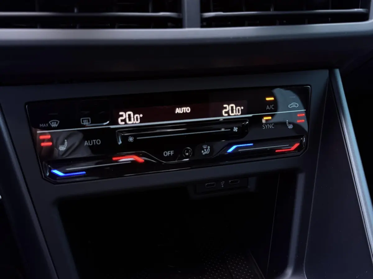 1.0 TSI 110PK! DSG AUT. R-Line CAM | ADAPT.CRUISE | STOELVERW. | CARPLAY | KEYLESS | NAV | LED