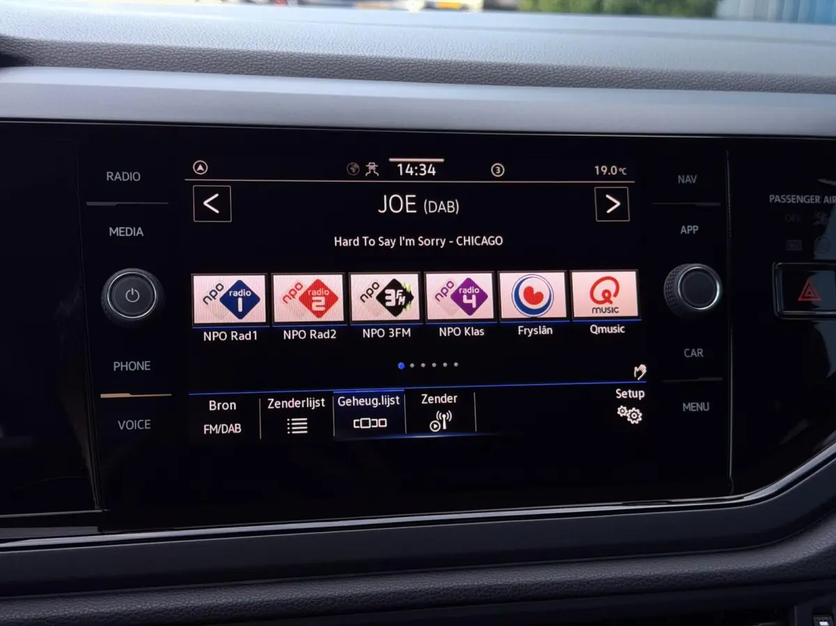 1.0 TSI 110PK! DSG AUT. R-Line CAM | ADAPT.CRUISE | STOELVERW. | CARPLAY | KEYLESS | NAV | LED