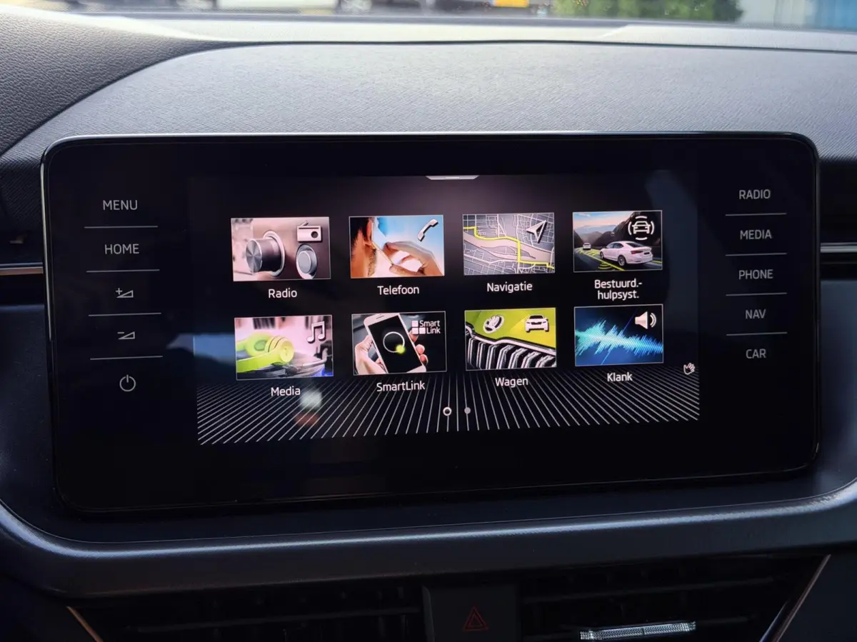 1.0 TSI 110PK Business Edition | CARPLAY | CAM | NAV | PDC | LED | DIGI.DASH | STOELVERW. 1'EIG