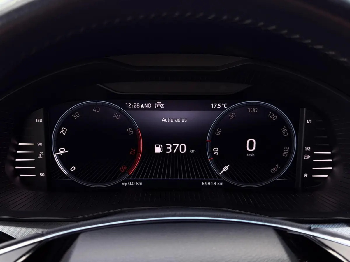 1.0 TSI Ambition TREKH. | CARPLAY | CRUISE | DIGI.DASHB | NAV | LED | PDC