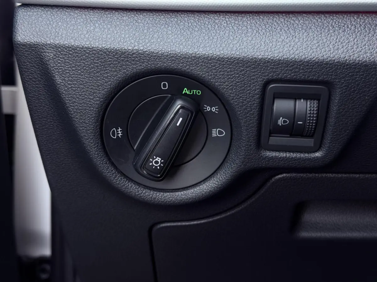 1.0 TSI Sport Business NAV.VIA.APP | CRUISE | DAB | LED | PDC | 18'LMV | 1'EIG | NAP
