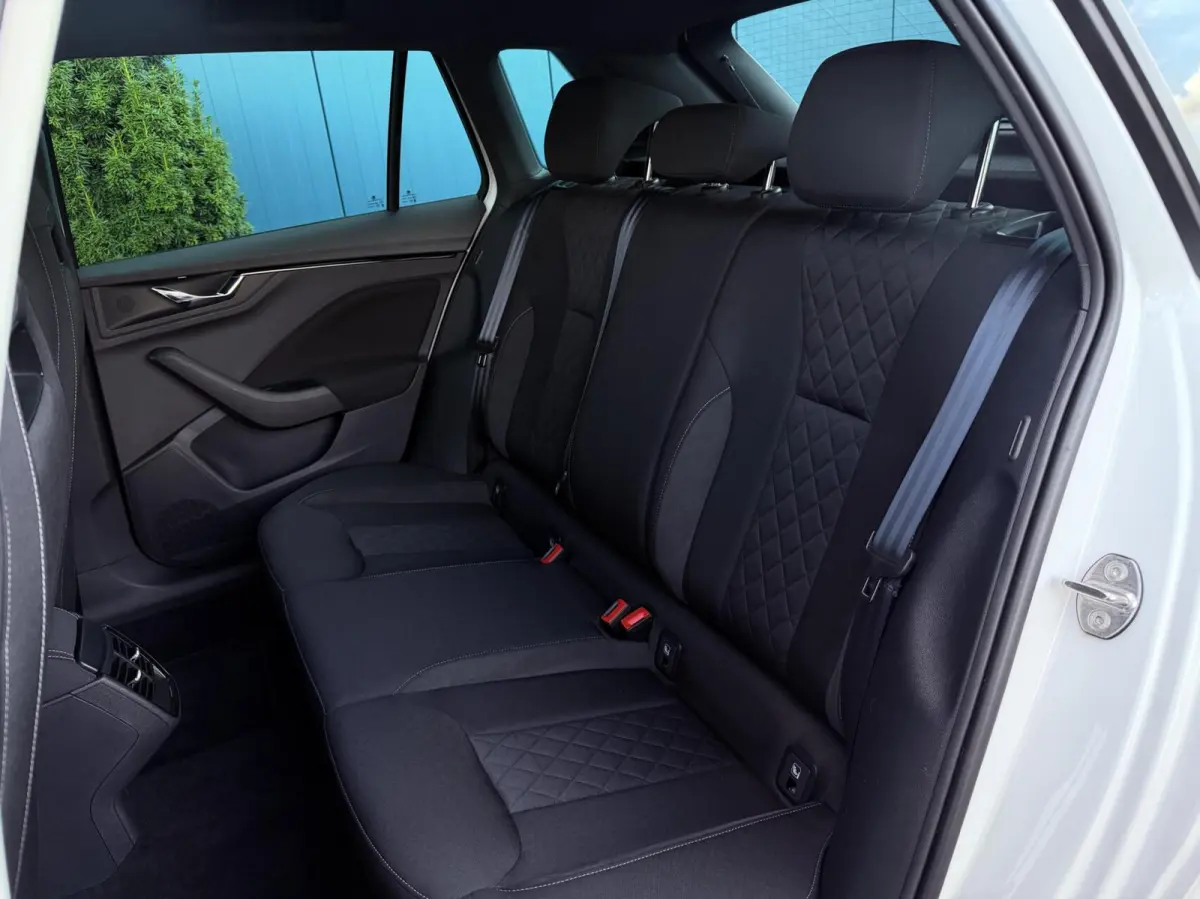 1.0 TSI Sport Business NAV.VIA.APP | CRUISE | DAB | LED | PDC | 18'LMV | 1'EIG | NAP