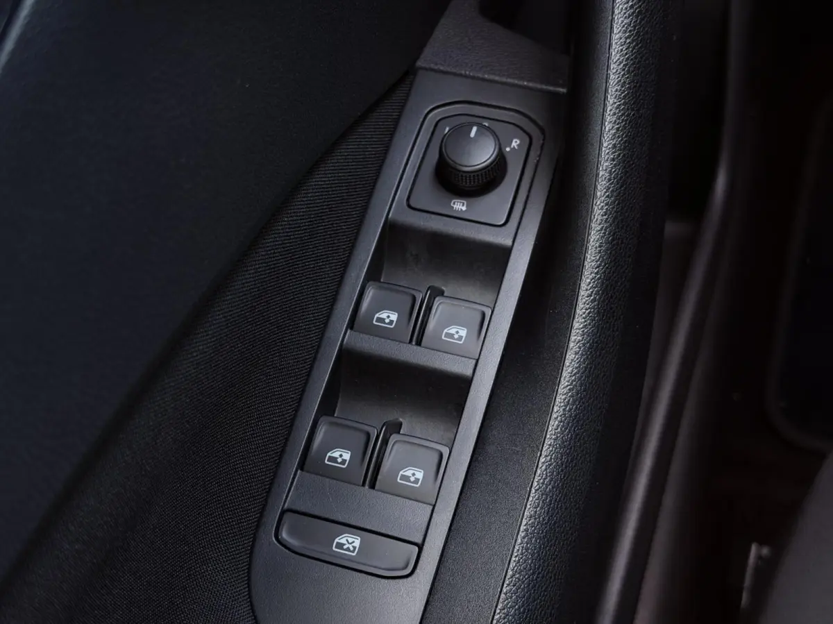 1.0 TSI Sport Business NAV.VIA.APP | CRUISE | DAB | LED | PDC | 18'LMV | 1'EIG | NAP