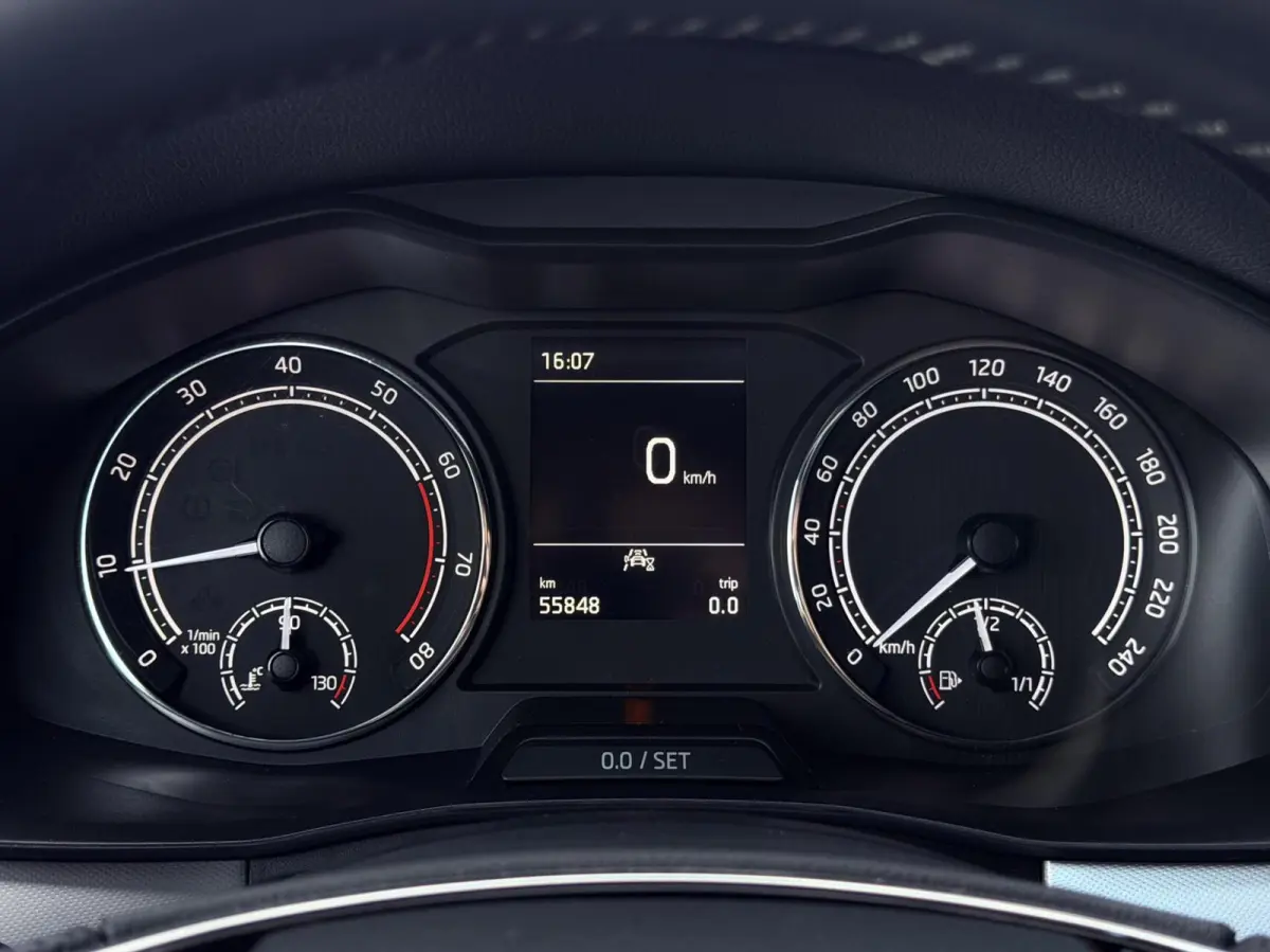 1.0 TSI Sport Business NAV.VIA.APP | CRUISE | DAB | LED | PDC | 18'LMV | 1'EIG | NAP