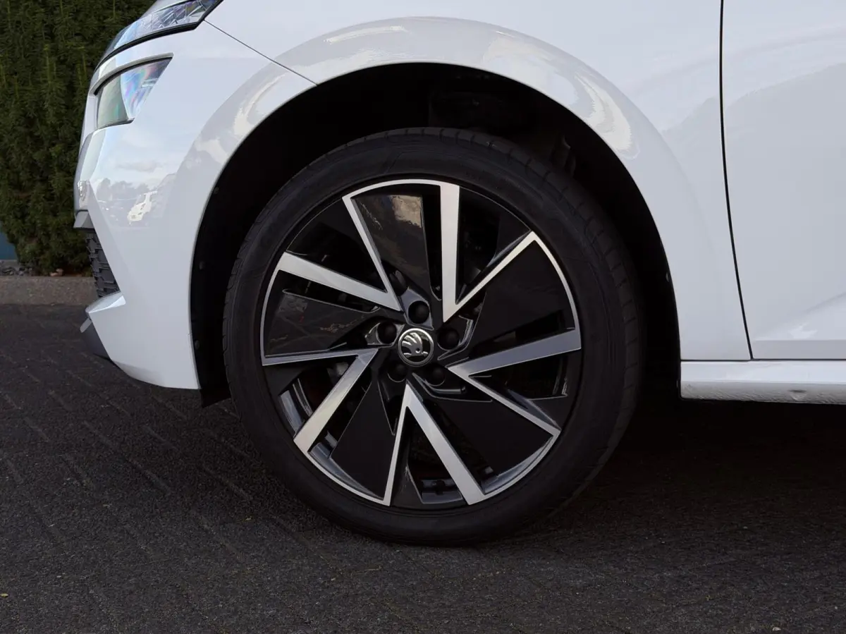 1.0 TSI Sport Business NAV.VIA.APP | CRUISE | DAB | LED | PDC | 18'LMV | 1'EIG | NAP