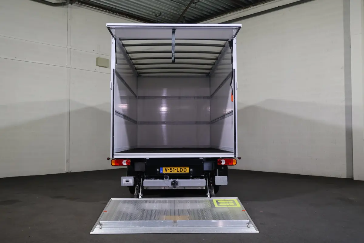 2.0 dCi 150pk Bakwagen met Laadklep Trekhaak
